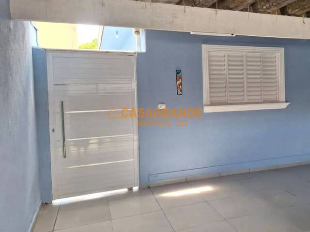 Casa para Venda em São José dos Campos - 2
