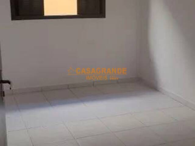 Casa para Venda em São José dos Campos - 4
