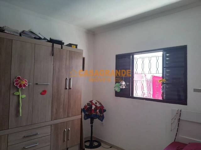 Casa para Venda em São José dos Campos - 4