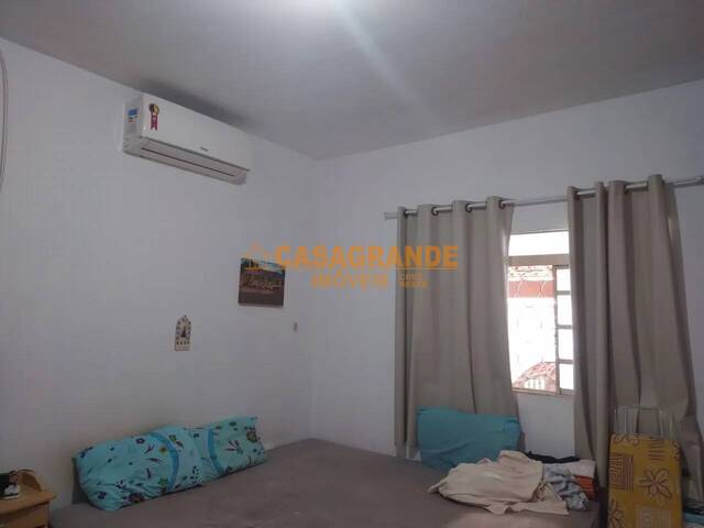 Casa para Venda em São José dos Campos - 3