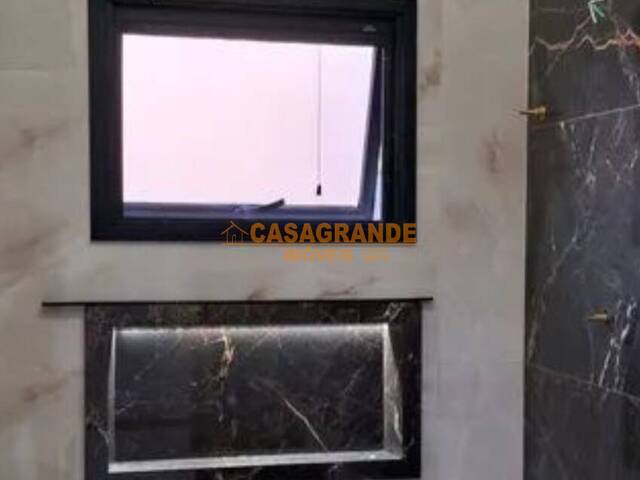 Casa para Venda em São José dos Campos - 4