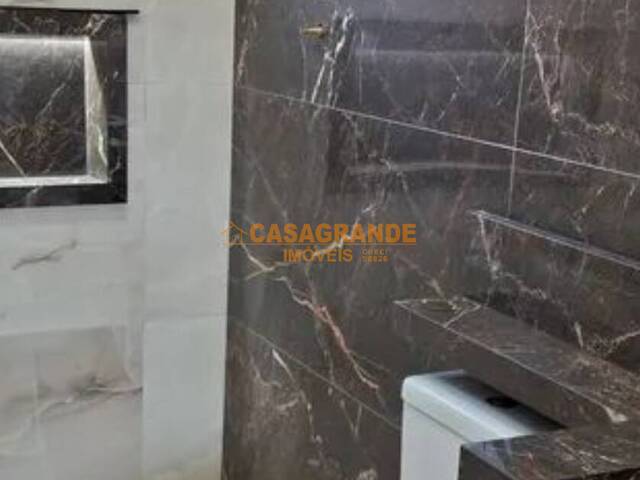 Casa para Venda em São José dos Campos - 5