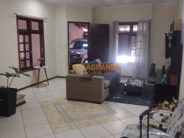 Casa para Venda em São José dos Campos - 4