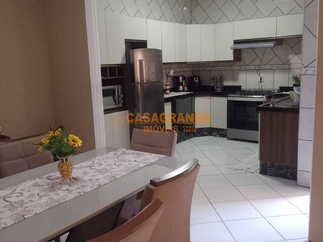 Casa para Venda em São José dos Campos - 2