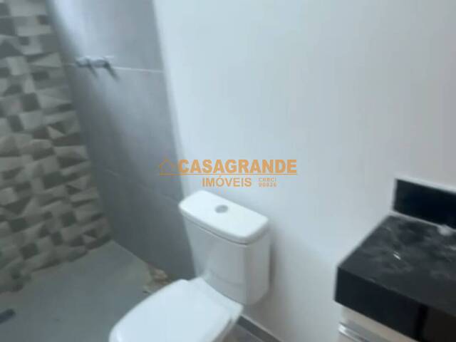 Casa para Venda em São José dos Campos - 4