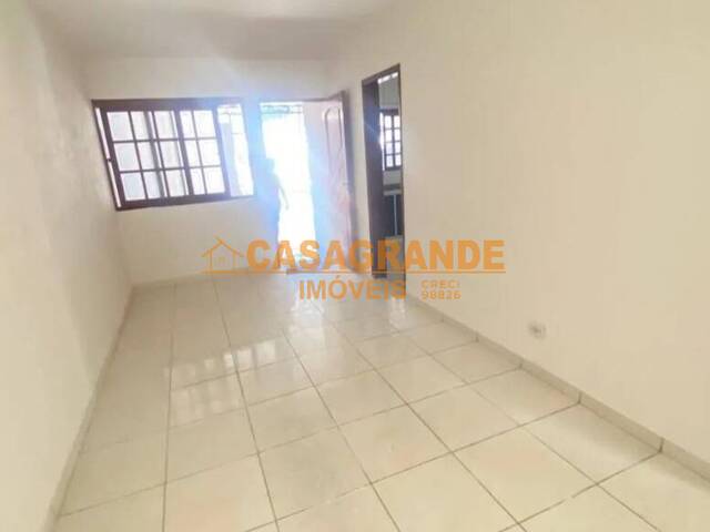 Casa para Venda em São José dos Campos - 4