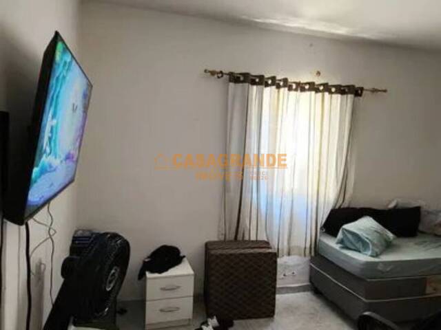 Casa para Venda em São José dos Campos - 4