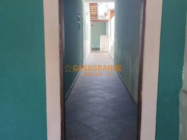 Casa para Venda em São José dos Campos - 4