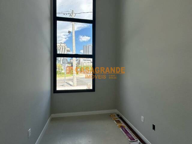 Casa para Venda em São José dos Campos - 3