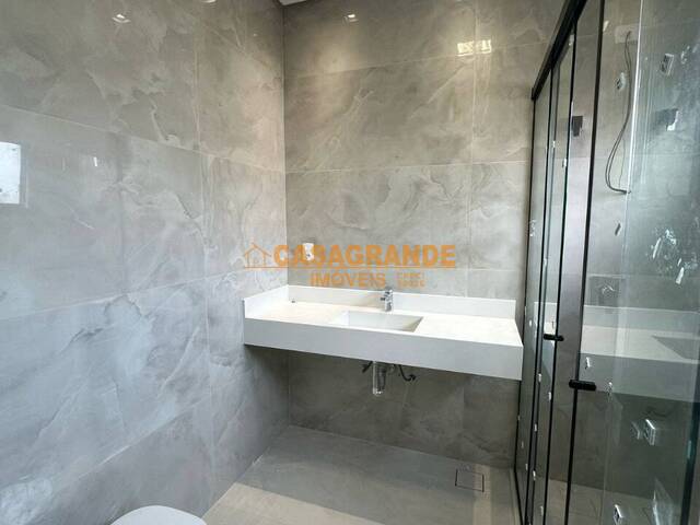 Casa para Venda em São José dos Campos - 4