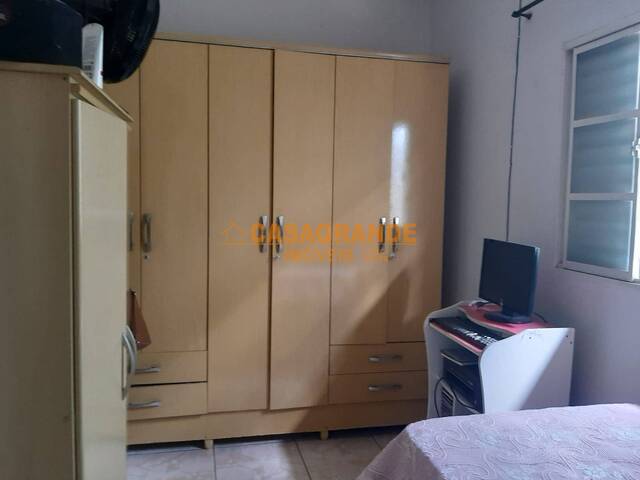 Casa para Venda em São José dos Campos - 4