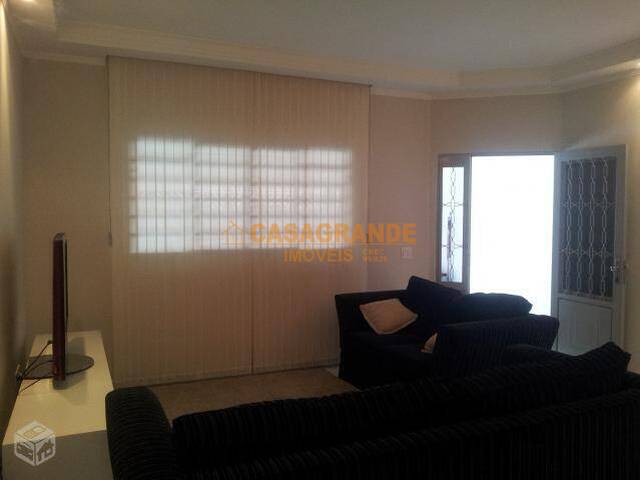 Casa para Venda em São José dos Campos - 3