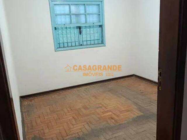 Casa para Venda em São José dos Campos - 4