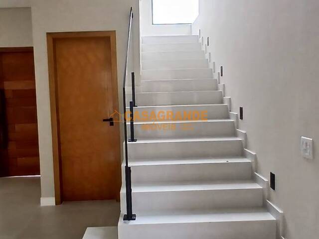 Casa para Venda em São José dos Campos - 5