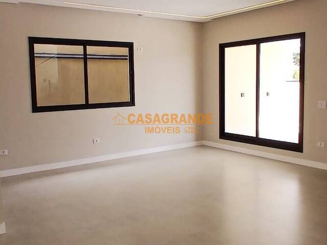 Casa para Venda em São José dos Campos - 4
