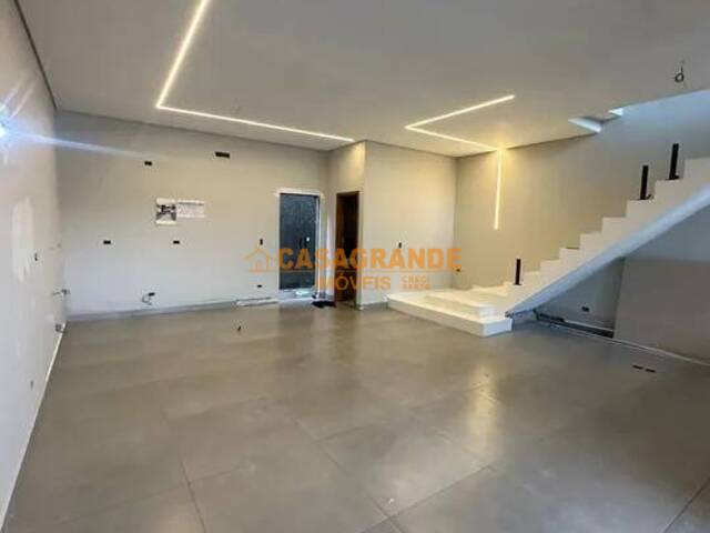 Casa para Venda em São José dos Campos - 3