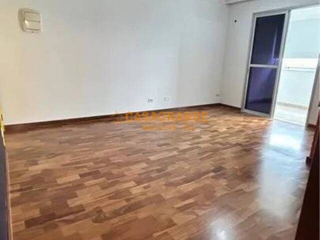 Apartamento para Venda em São José dos Campos - 2