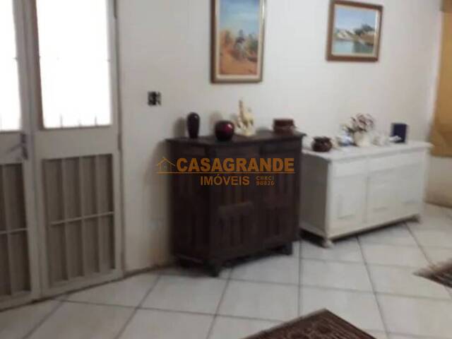 Casa para Venda em São José dos Campos - 3