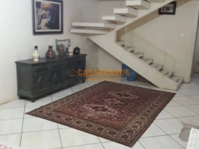 Casa para Venda em São José dos Campos - 4