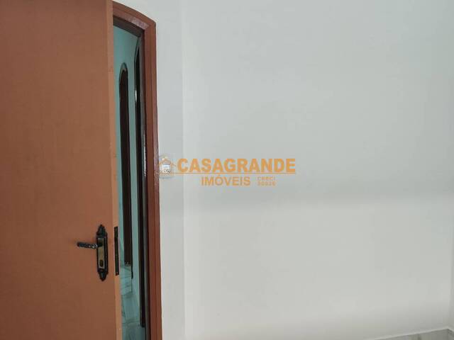 Casa para Venda em São José dos Campos - 4
