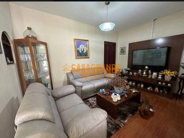 Casa para Venda em São José dos Campos - 4