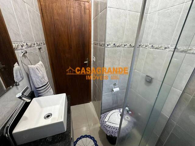 Casa para Venda em São José dos Campos - 5
