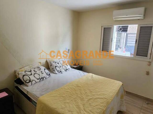 Casa para Venda em São José dos Campos - 5