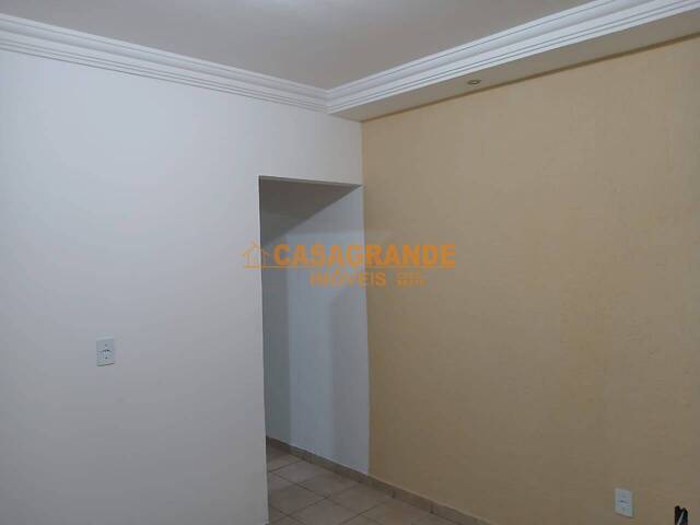 Casa para Venda em São José dos Campos - 4