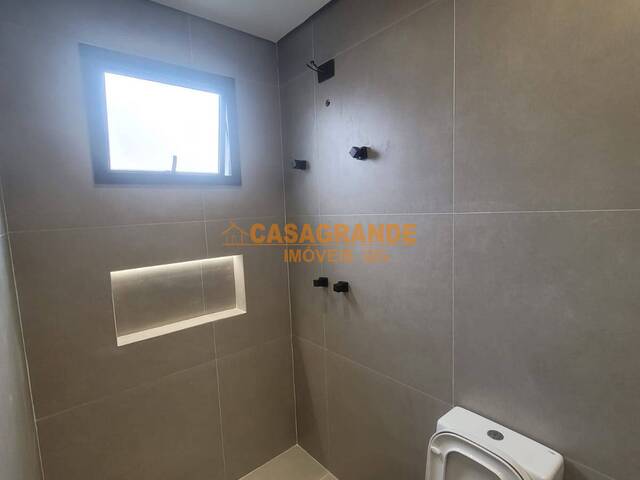 Casa para Venda em São José dos Campos - 4