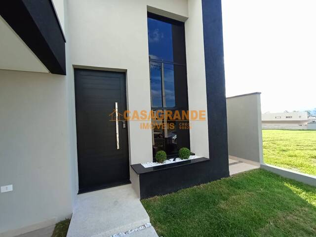 Casa para Venda em São José dos Campos - 4
