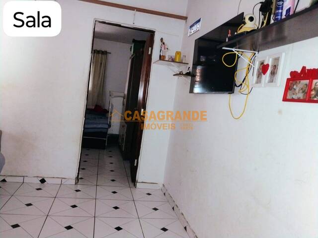 Casa para Venda em São José dos Campos - 3