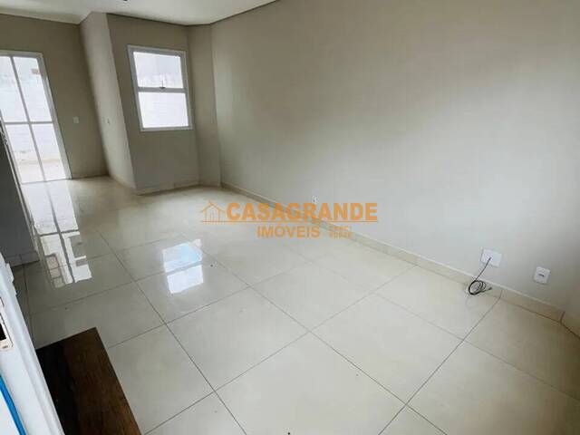 Casa para Venda em São José dos Campos - 3