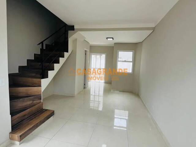 Casa para Venda em São José dos Campos - 4