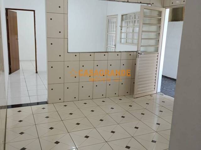 Casa para Venda em São José dos Campos - 4