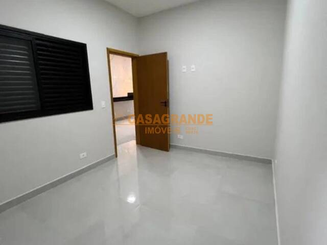 Casa para Venda em São José dos Campos - 5