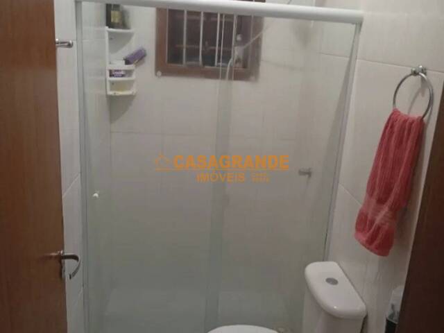 Casa para Venda em São José dos Campos - 4