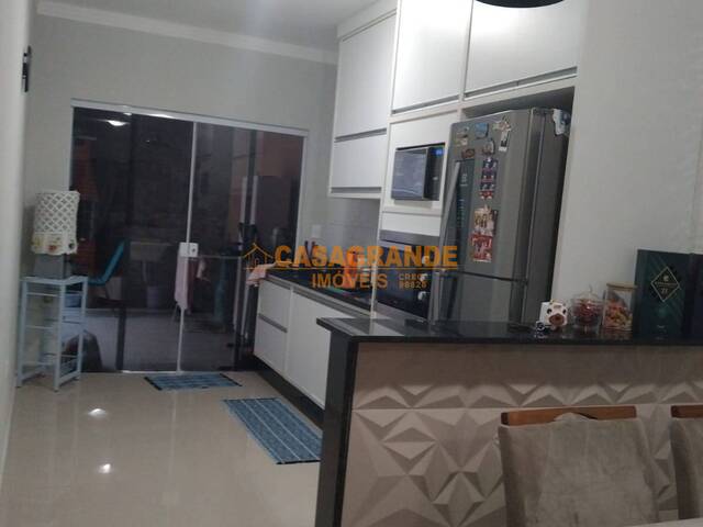 Casa para Venda em São José dos Campos - 4