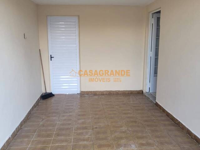 Casa para Venda em São José dos Campos - 4