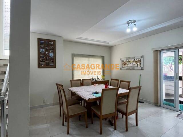 #11737 - Casa para Venda em Jacareí - SP - 2