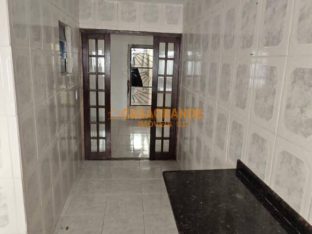 Casa para Venda em São José dos Campos - 4