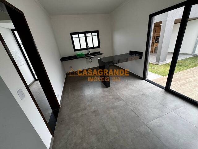 Casa para Venda em São José dos Campos - 4