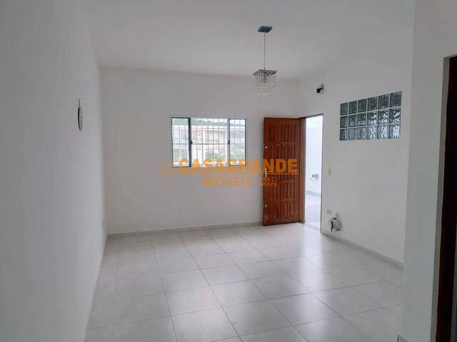Casa para Venda em São José dos Campos - 2