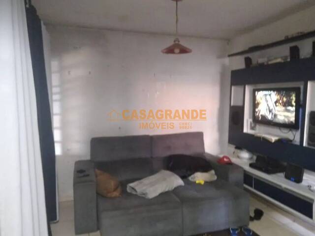Casa para Venda em São José dos Campos - 3