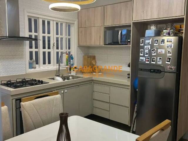 Casa para Venda em São José dos Campos - 4