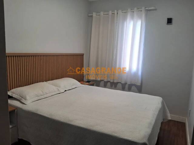 Casa para Venda em São José dos Campos - 4