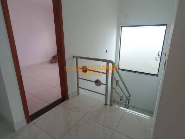 #11928 - Casa para Venda em Jacareí - SP - 2