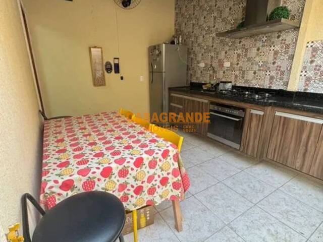 Casa para Venda em São José dos Campos - 4