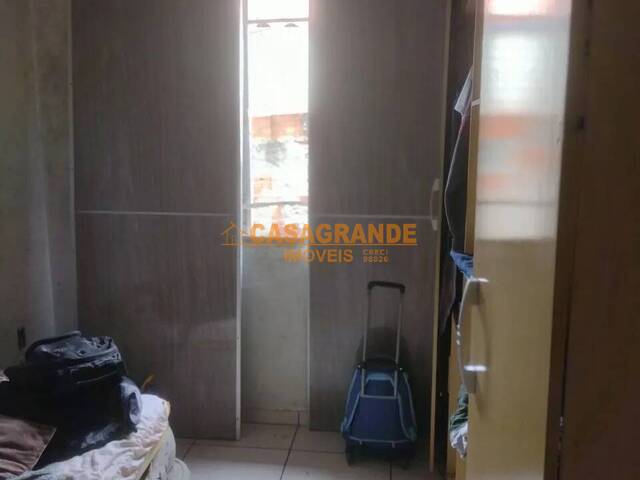 Casa para Venda em São José dos Campos - 4