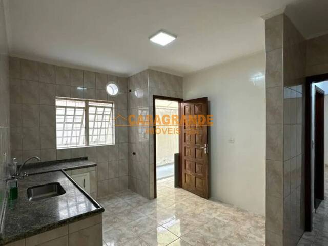 Casa para Venda em São José dos Campos - 4