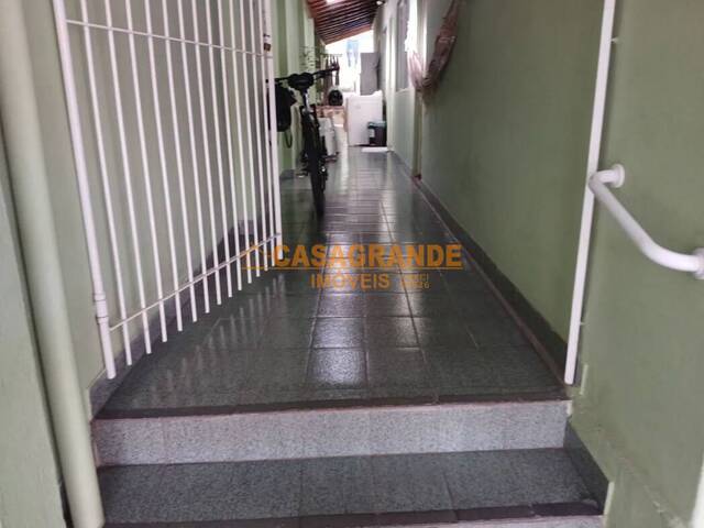 Casa para Venda em São José dos Campos - 4